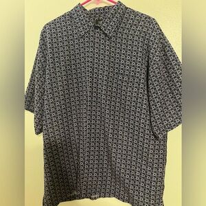 Haggar men's short sleeve shirt. Navy blue. Size L.